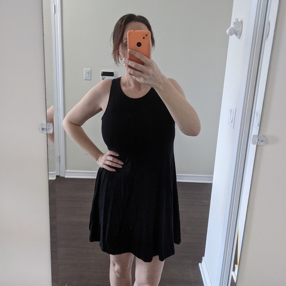 Old Navy Swing Tank Dress in Black- Petite - Picture 4 of 5
